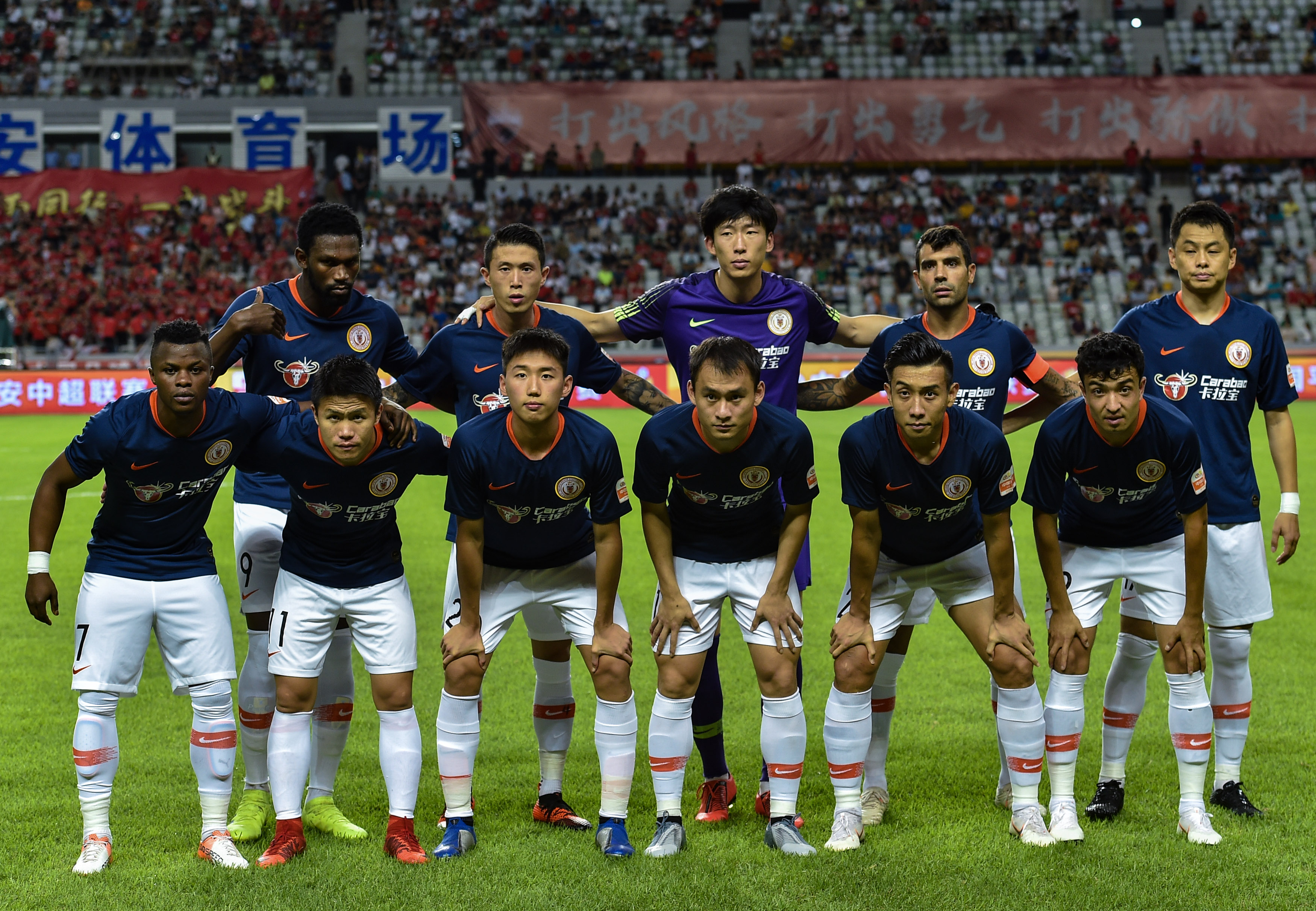 前者以紧凑 前者以紧凑